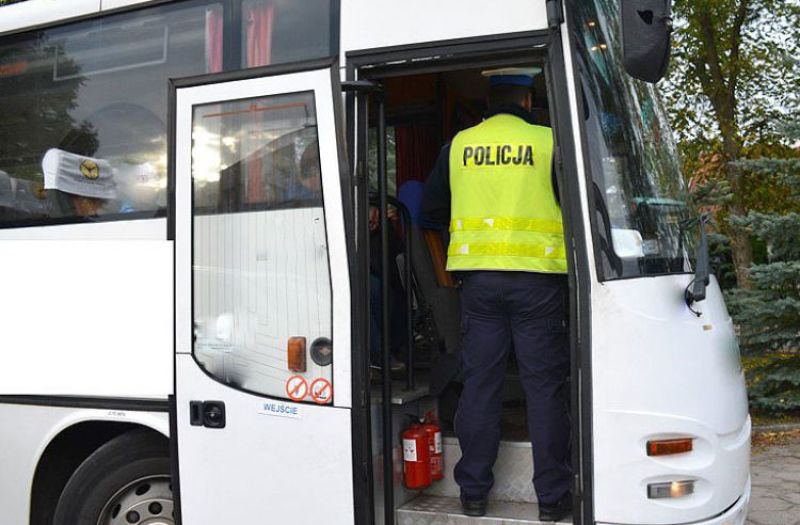 Policjanci z Gryfic zatrzymali nietrzeźwego kierowcę autokaru