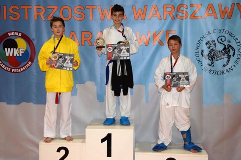 Mieszkaniec Mrzeżyna Wiktor Wojarski z medalami Mistrzostwach Warszawy w karate sportowym!