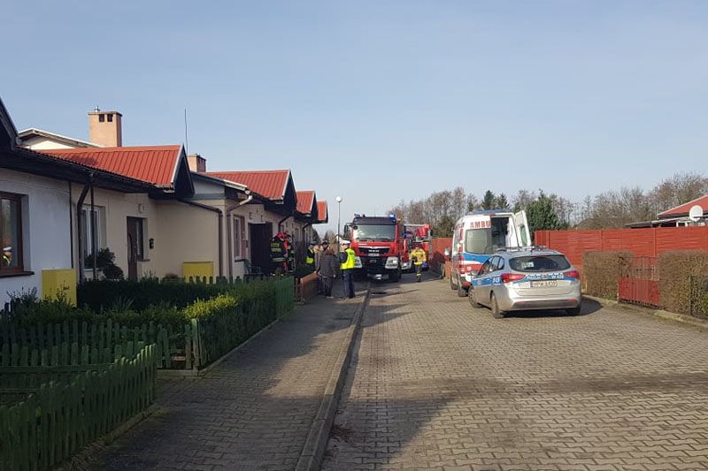 Kobieta zasłabła w mieszkaniu, z pomocą pospieszyli strażacy