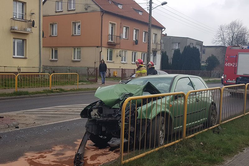 Kierowca Volkswagena spowodował wypadek i uciekł pieszo