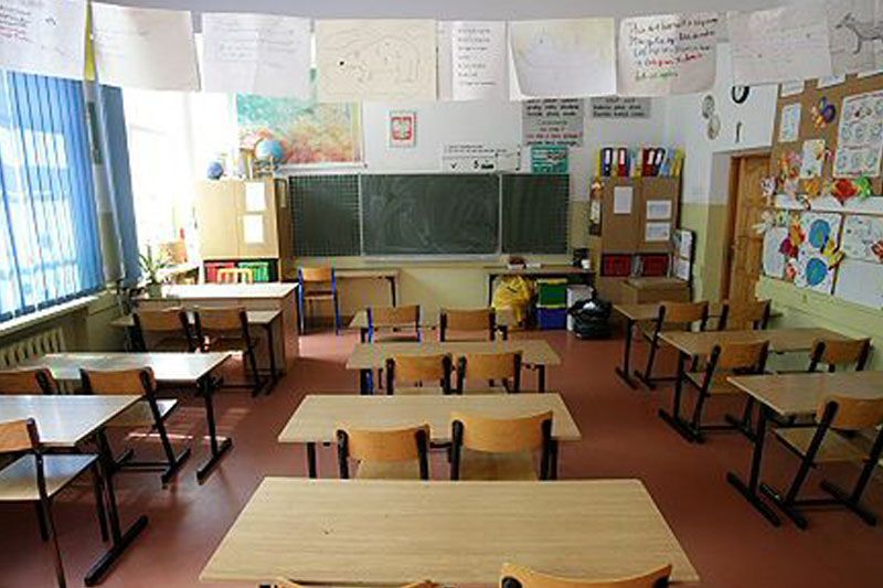 Koronawirus: Od poniedziałku żłobki, przedszkola i szkoły zamknięte w całej Polsce