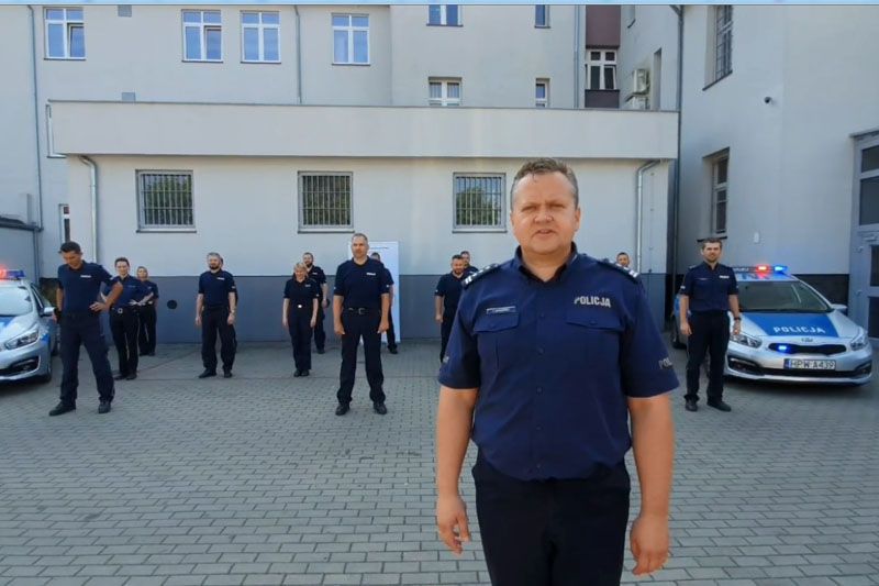 #GaszynChallenge - policjanci z Gryfic pompowali dla Franka ze Szczecina