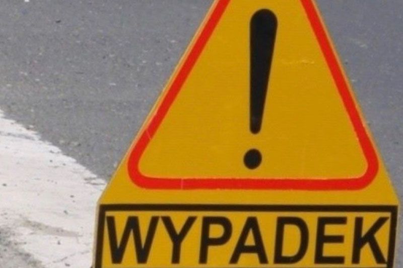 Zderzenie samochodów na trasie Gryfice - Płoty. Dwie osoby zabrane do szpitala