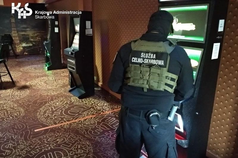 Nielegalny salon hazardu w Gryficach zamknięty przez KAS