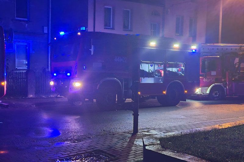 Pożar piecyka gazowego na Rapackiego w Gryficach. Przez okno ewakuowano kobietę