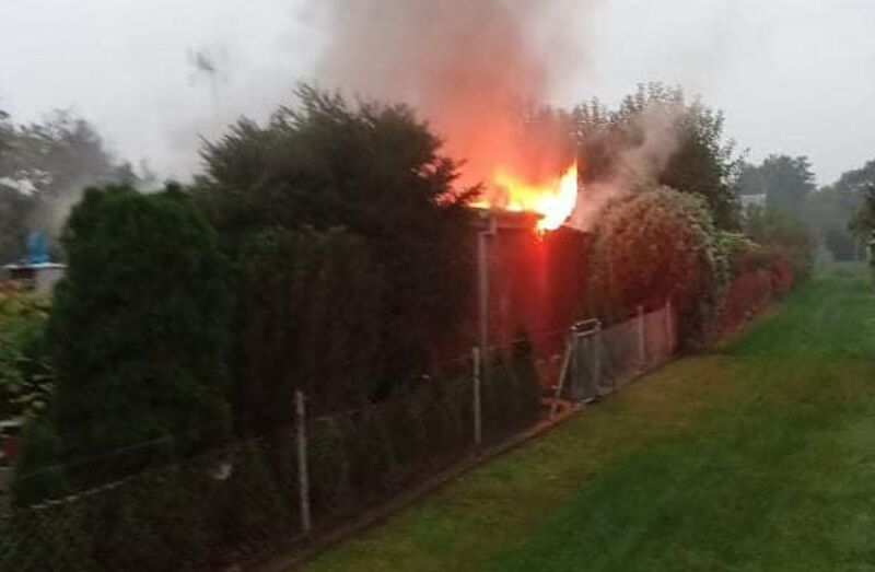 Pożar domku na ogródkach działkowych
